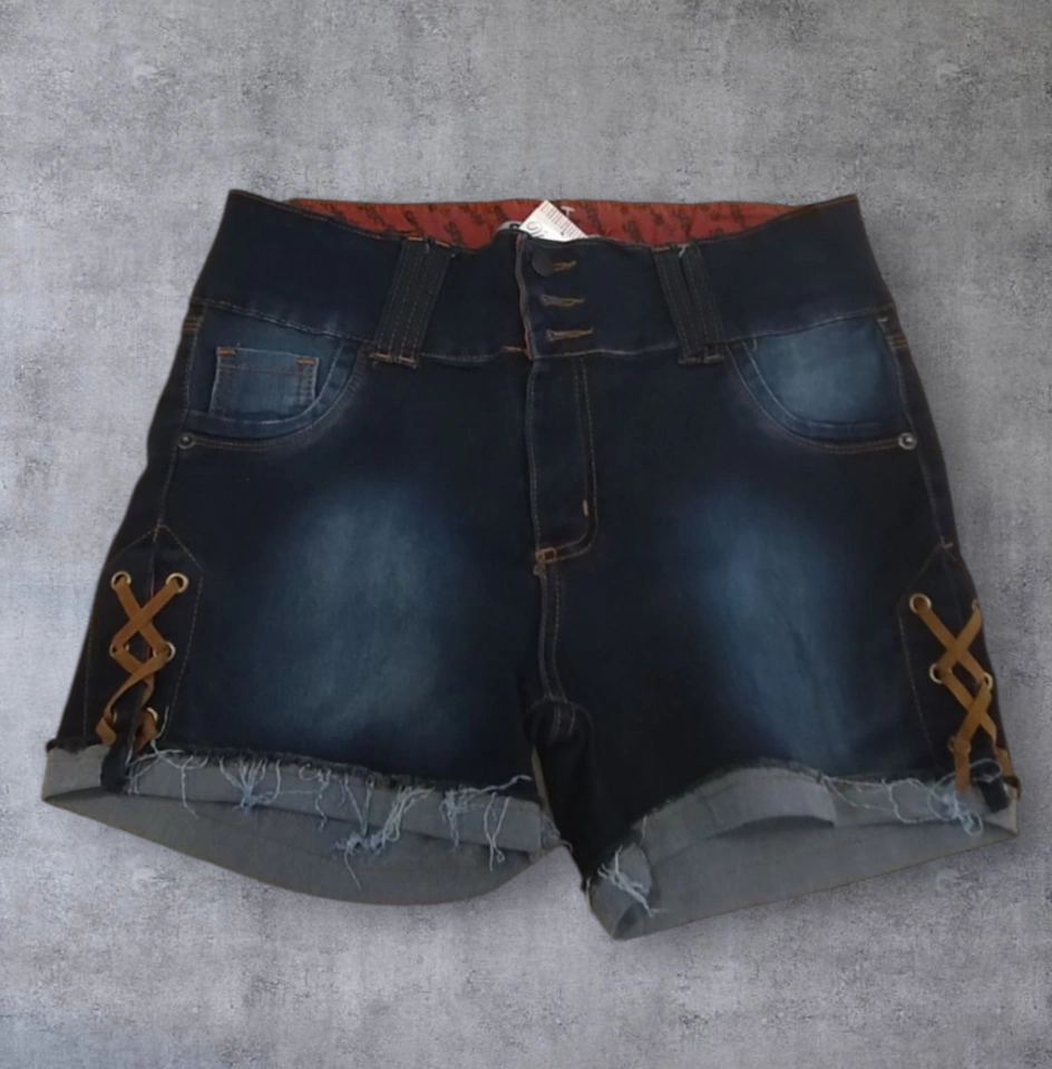 Short con lazos