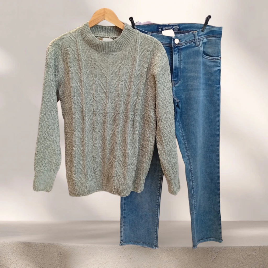 Sweaters Aqua